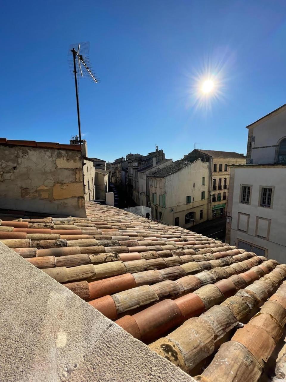 La terrasse face au théâtre Arles Exterior foto