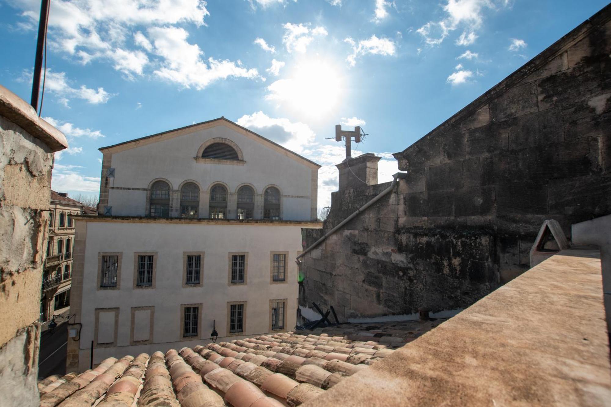 La terrasse face au théâtre Arles Exterior foto