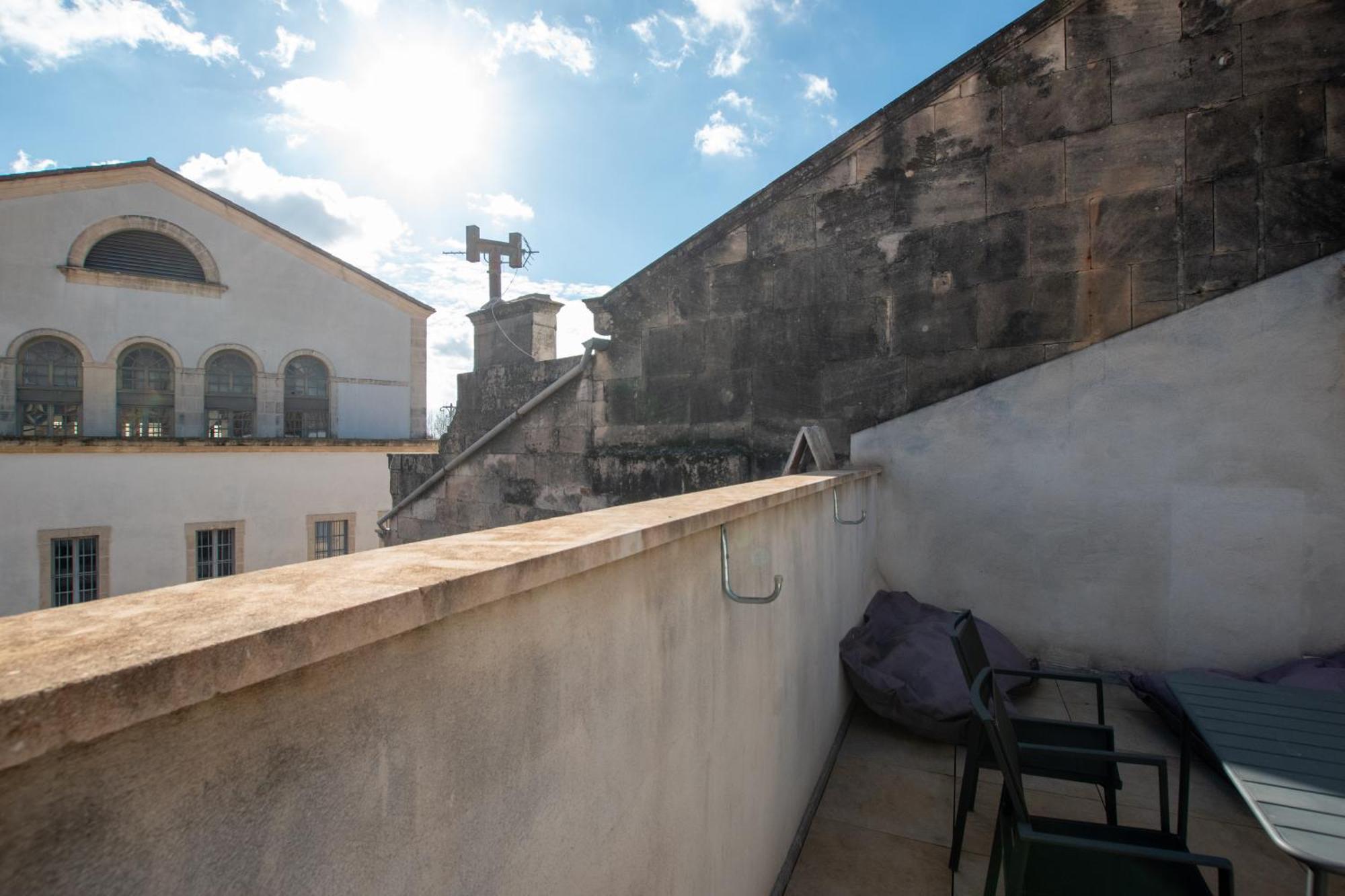 La terrasse face au théâtre Arles Exterior foto